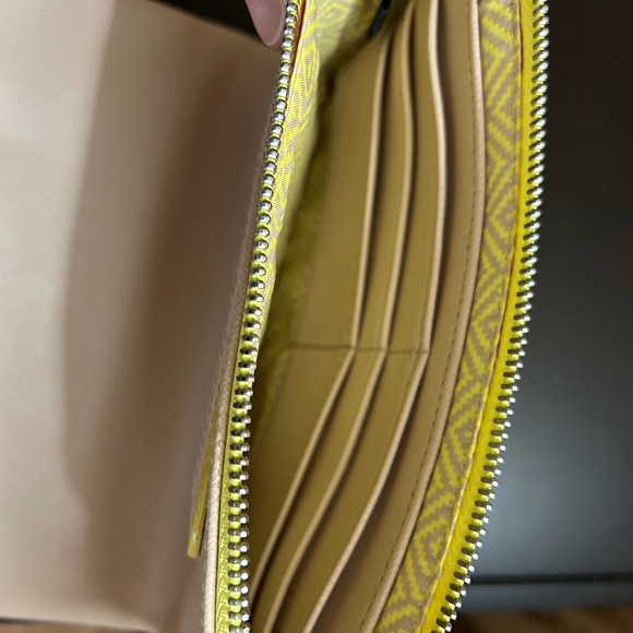 Clutch - Picture 4 of 7